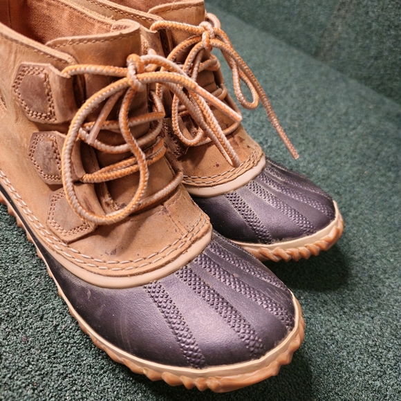 Sorel Tan And Black Ankle Boots Size 6 Womans - Picture 2 of 13